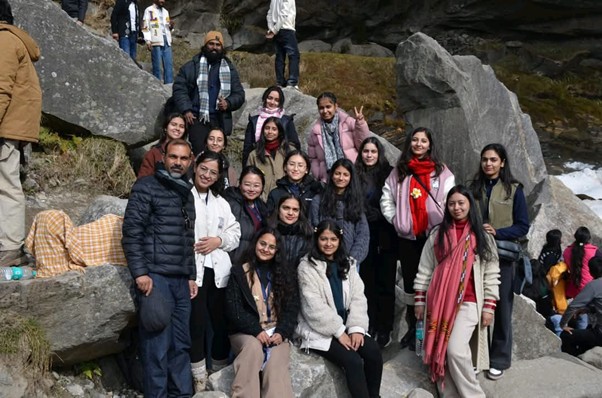 Bran-Jharokha: Sanskriti ke Rangon Ka, An     International Art Workshop